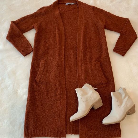 Sweaters - ✨Cozy rust coloured long cardigan